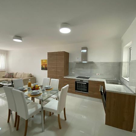 Sunshine Apartments Mellieha - Modern Three Bedroom Ground Floor Apartment With Yard Exterior photo