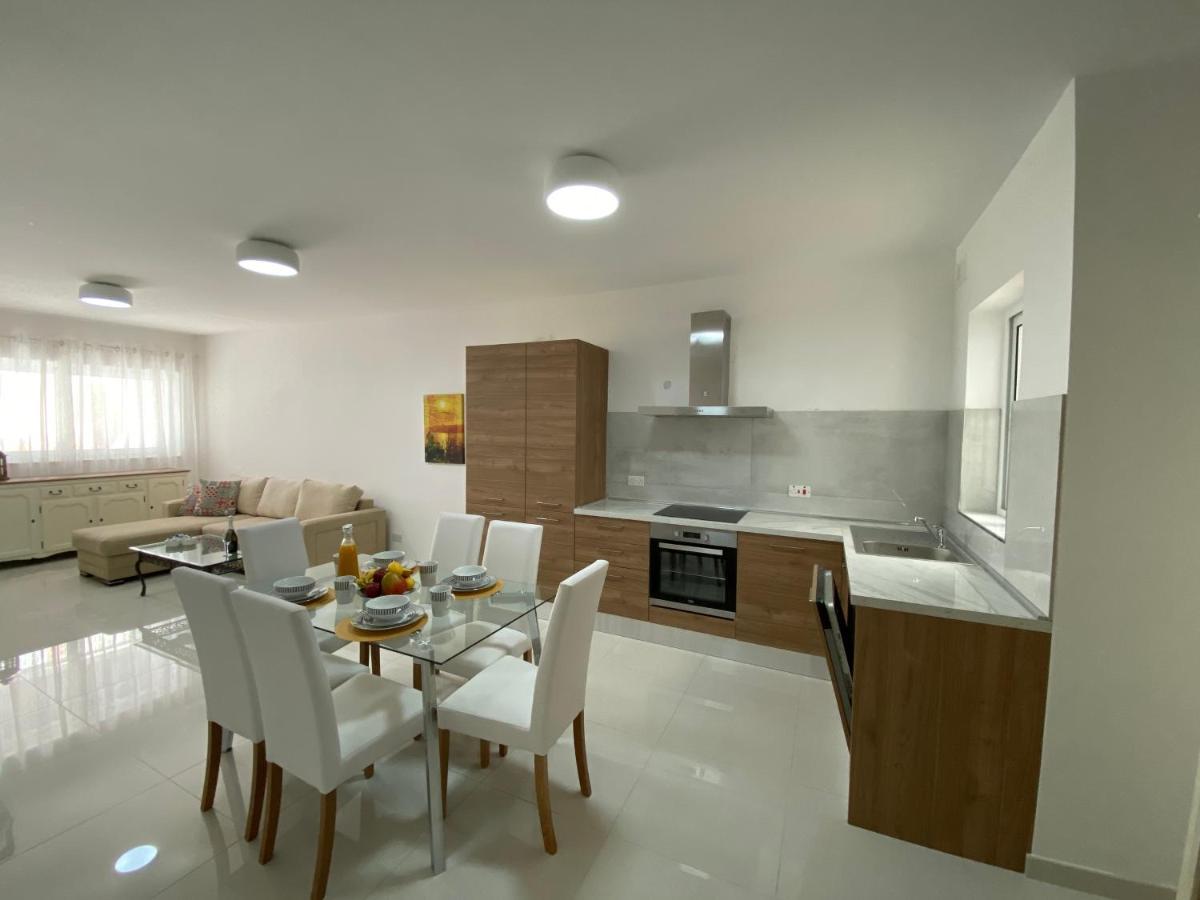 Sunshine Apartments Mellieha - Modern Three Bedroom Ground Floor Apartment With Yard Exterior photo