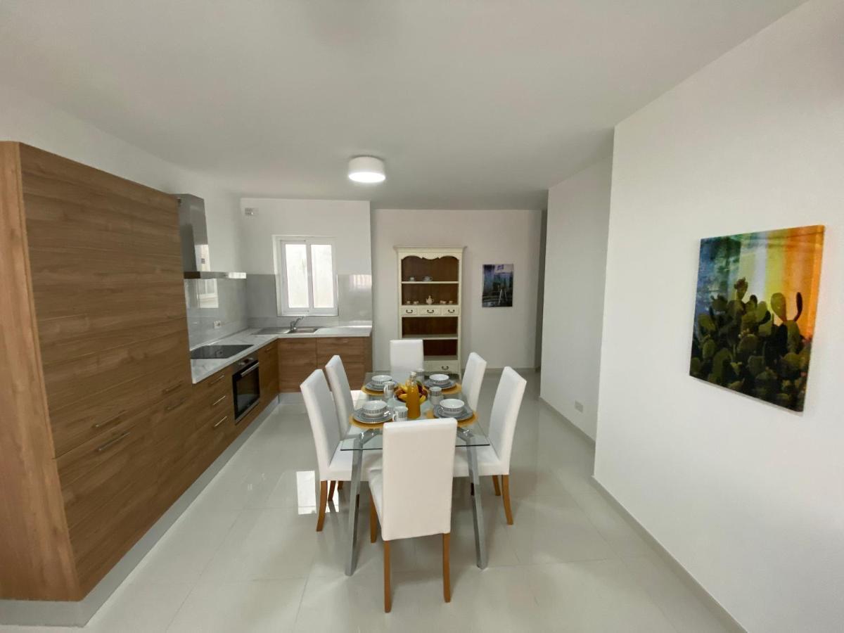 Sunshine Apartments Mellieha - Modern Three Bedroom Ground Floor Apartment With Yard Exterior photo